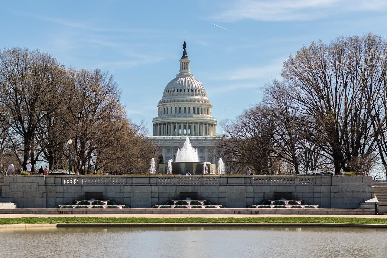 Photo for: Bipartisan Russia Sanctions Bill Draws Broad Senate Support